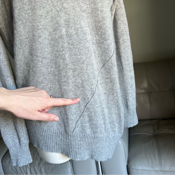 WYATT Collection 100% Cashmere Knit Sweater Sz S Asymmetrical Hem V Neck Grey - Picture 13 of 17
